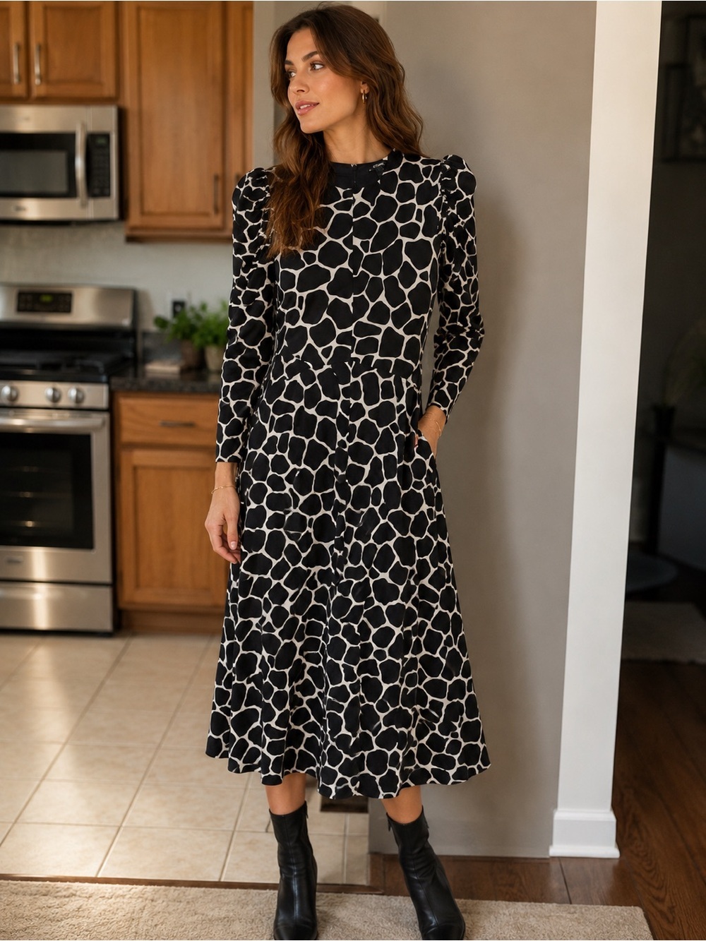 Ann Taylor Black and Cream Long Sleeve Printed Midi Dress Size 4
